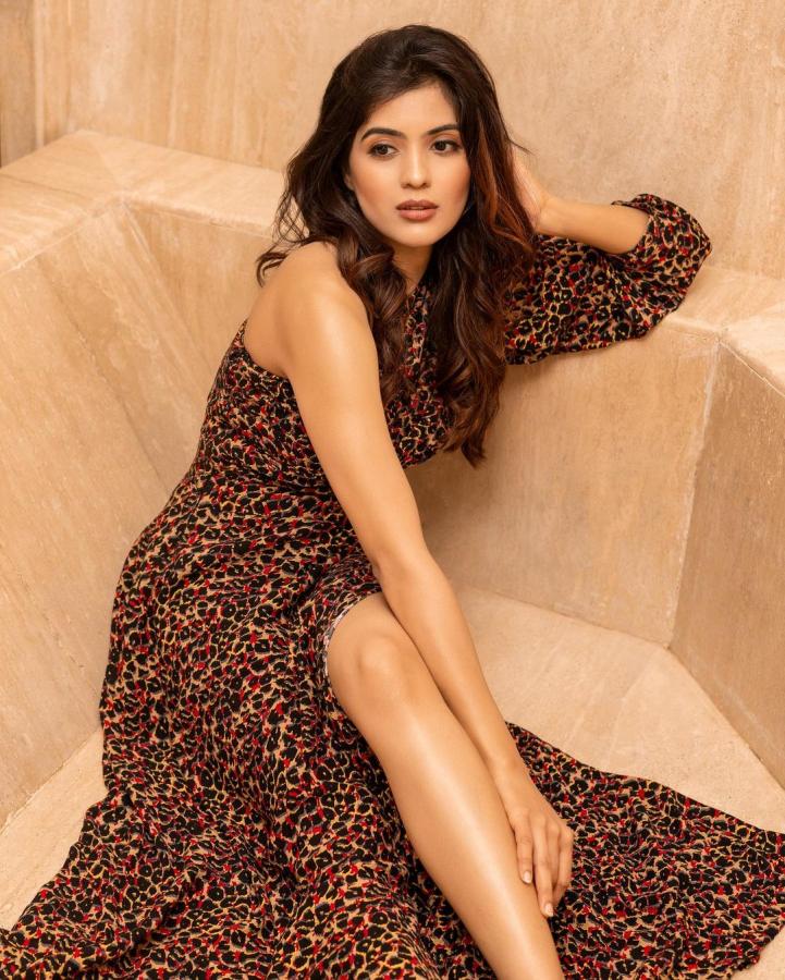 Amritha-Aiyer-hot-pic.jpg 7