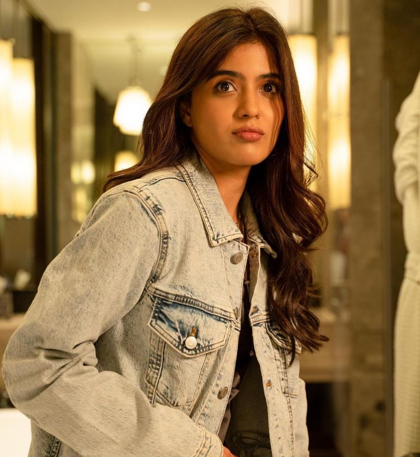 Amritha-Aiyer-stills.jpg 12
