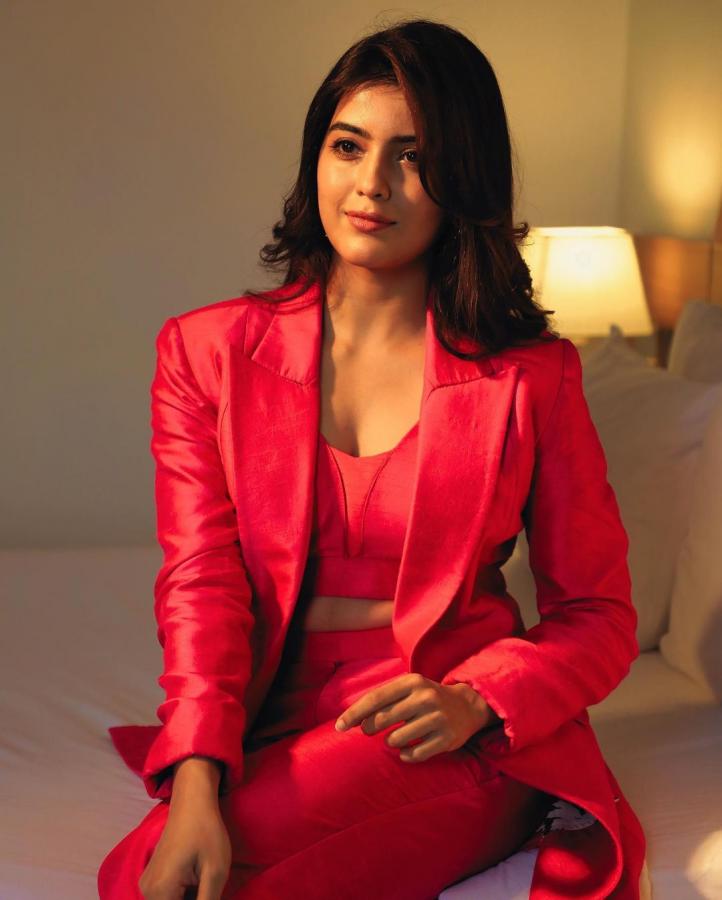 Amritha-Aiyer.jpg 8
