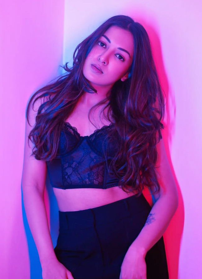 Catherine-Tresa-02.jpg 9