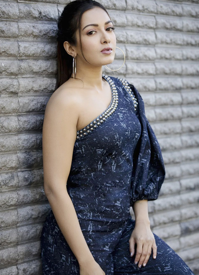 Catherine-Tresa-7.jpg 10