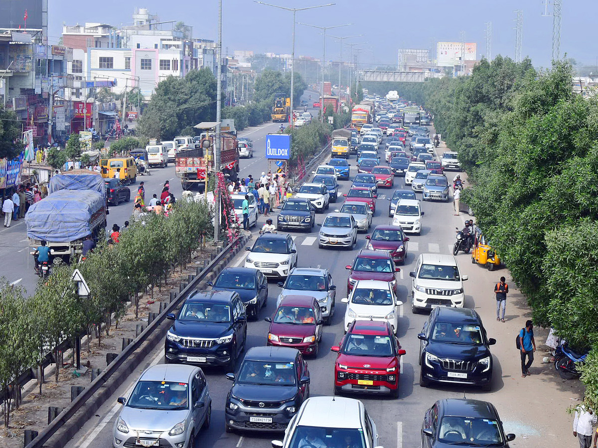 Heavy_20Traffic_20Jam_20On_20Hyderabad_20To_20Vijayawada_20Highway_20Photos_12.jpg 13