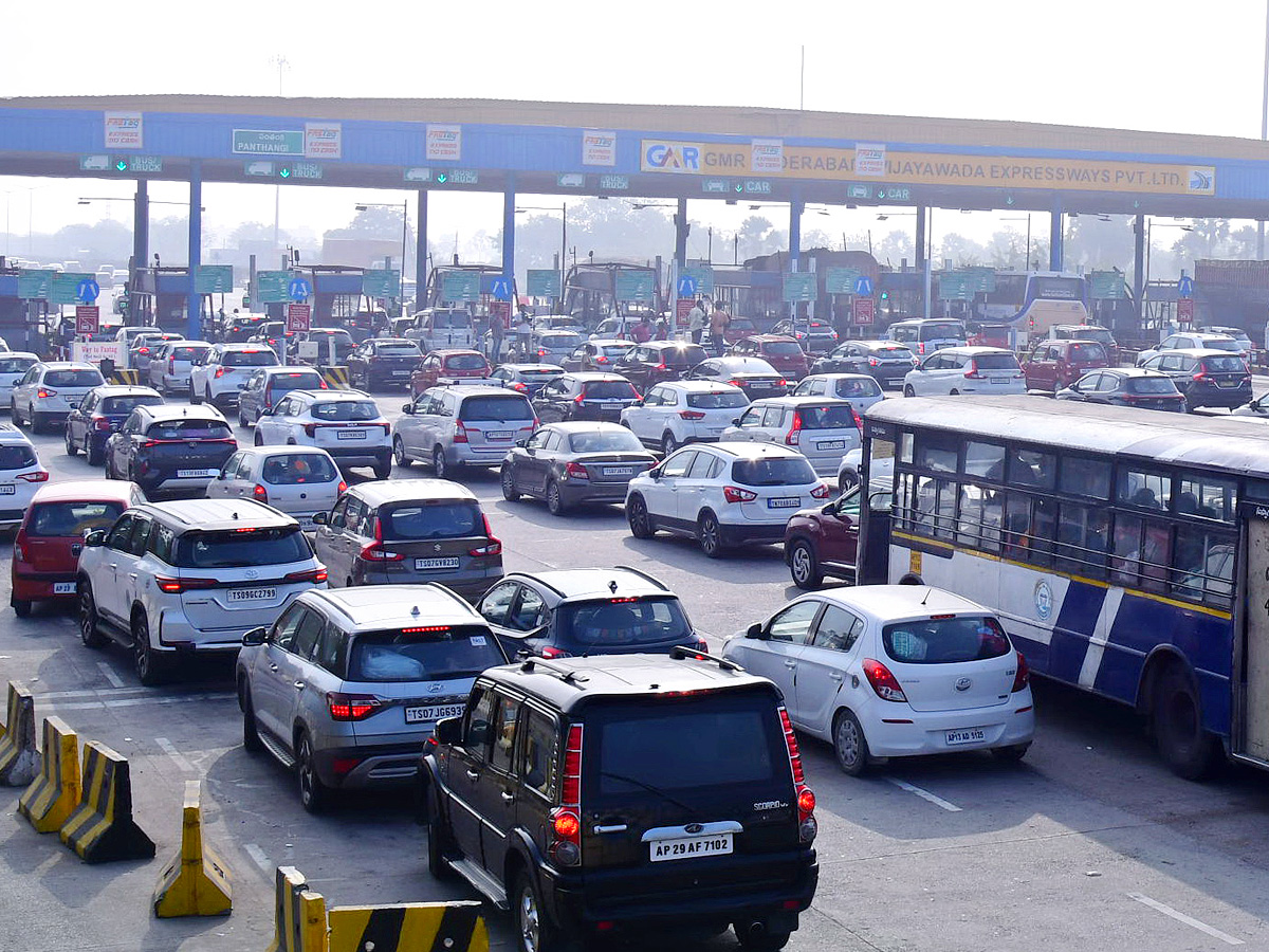 Heavy_20Traffic_20Jam_20On_20Hyderabad_20To_20Vijayawada_20Highway_20Photos_15.jpg 16