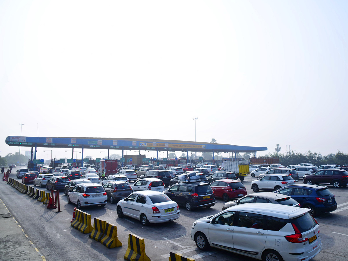 Heavy_20Traffic_20Jam_20On_20Hyderabad_20To_20Vijayawada_20Highway_20Photos_17.jpg 18