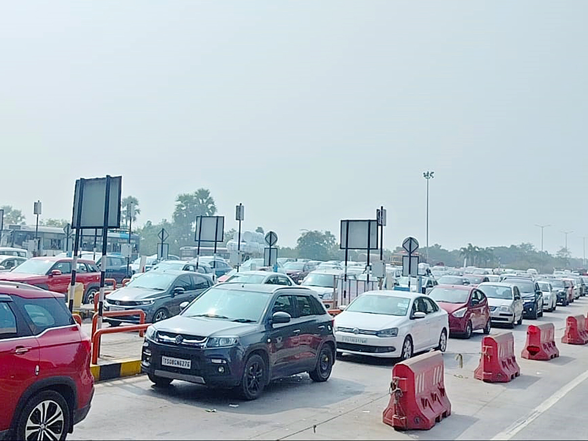 Heavy_20Traffic_20Jam_20On_20Hyderabad_20To_20Vijayawada_20Highway_20Photos_2.jpg 3