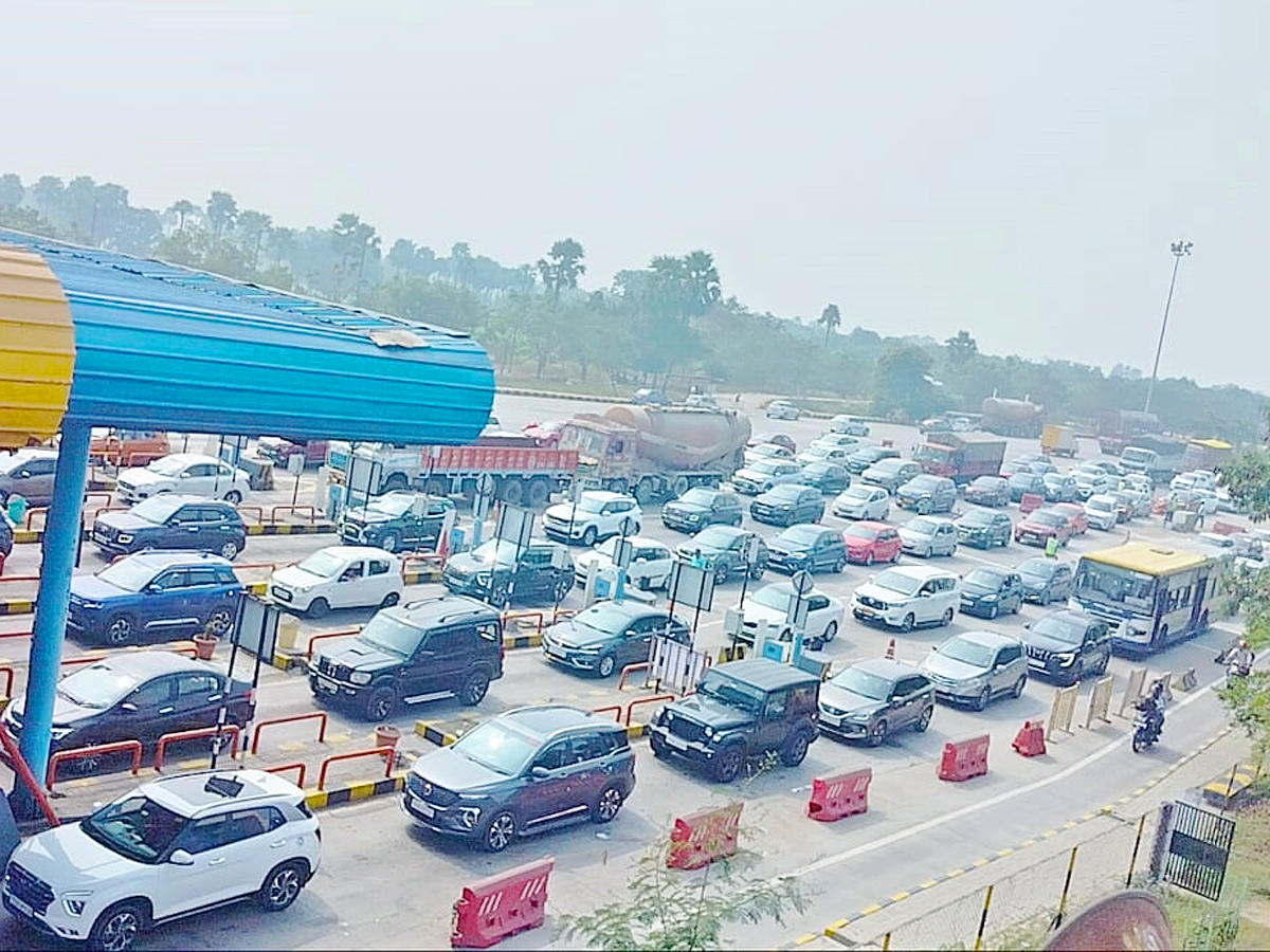 Heavy_20Traffic_20Jam_20On_20Hyderabad_20To_20Vijayawada_20Highway_20Photos_4.jpg 5