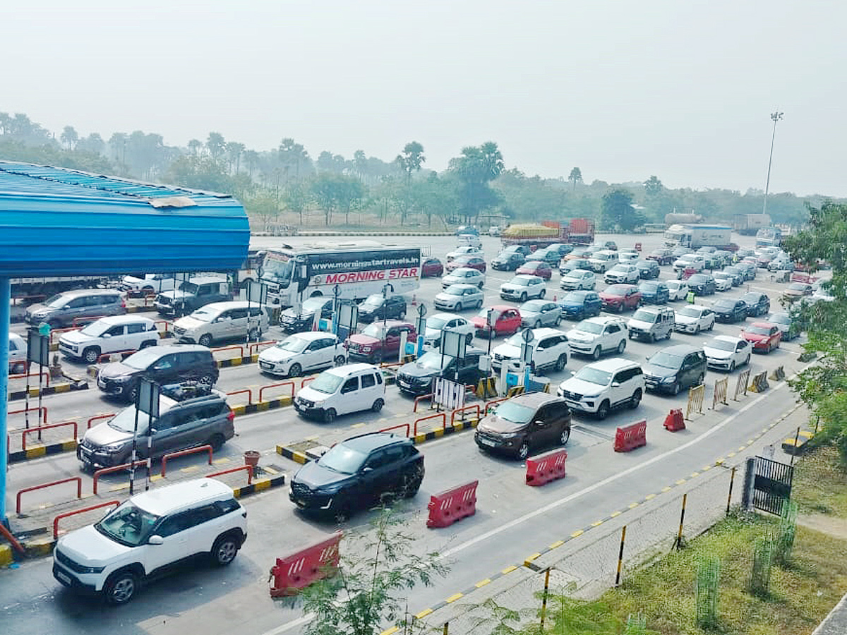 Heavy_20Traffic_20Jam_20On_20Hyderabad_20To_20Vijayawada_20Highway_20Photos_5.jpg 6