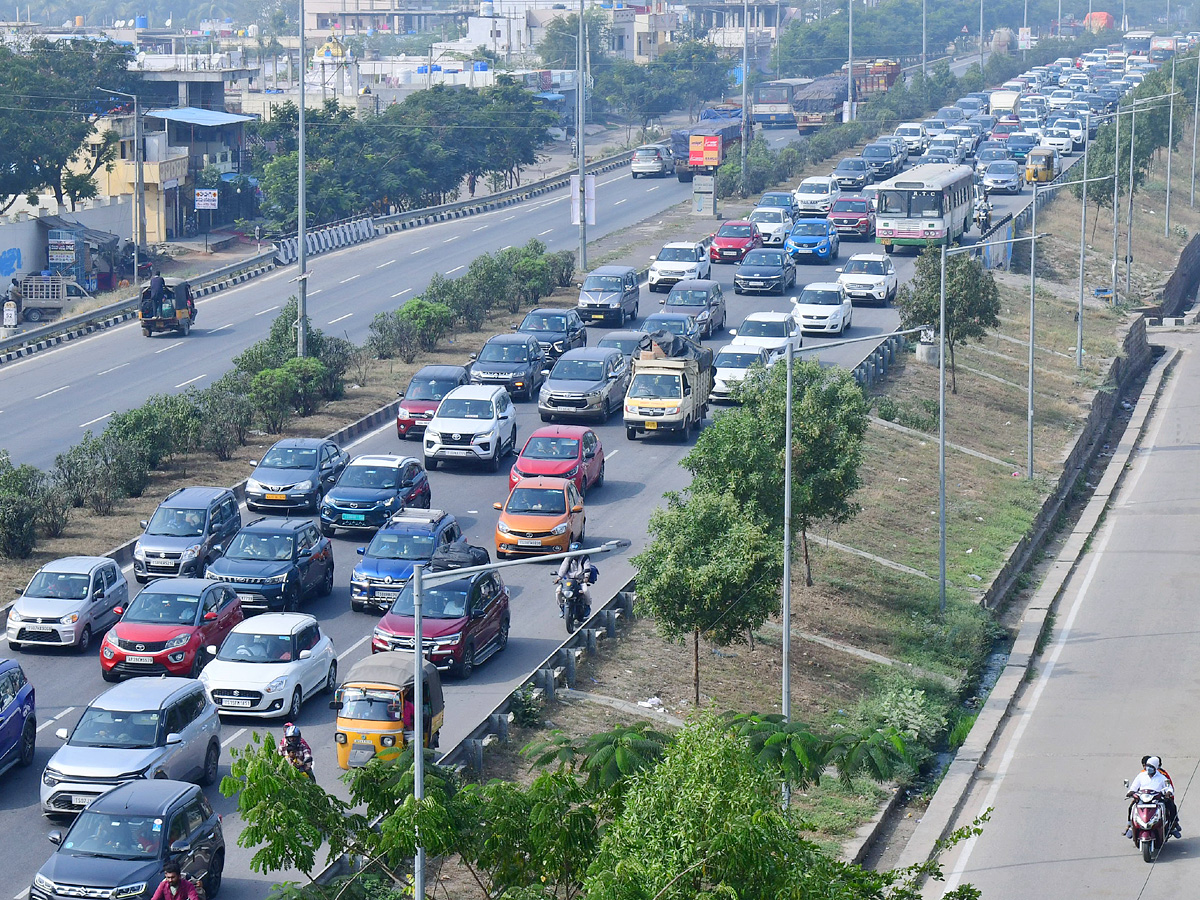 Heavy_20Traffic_20Jam_20On_20Hyderabad_20To_20Vijayawada_20Highway_20Photos_8.jpg 9
