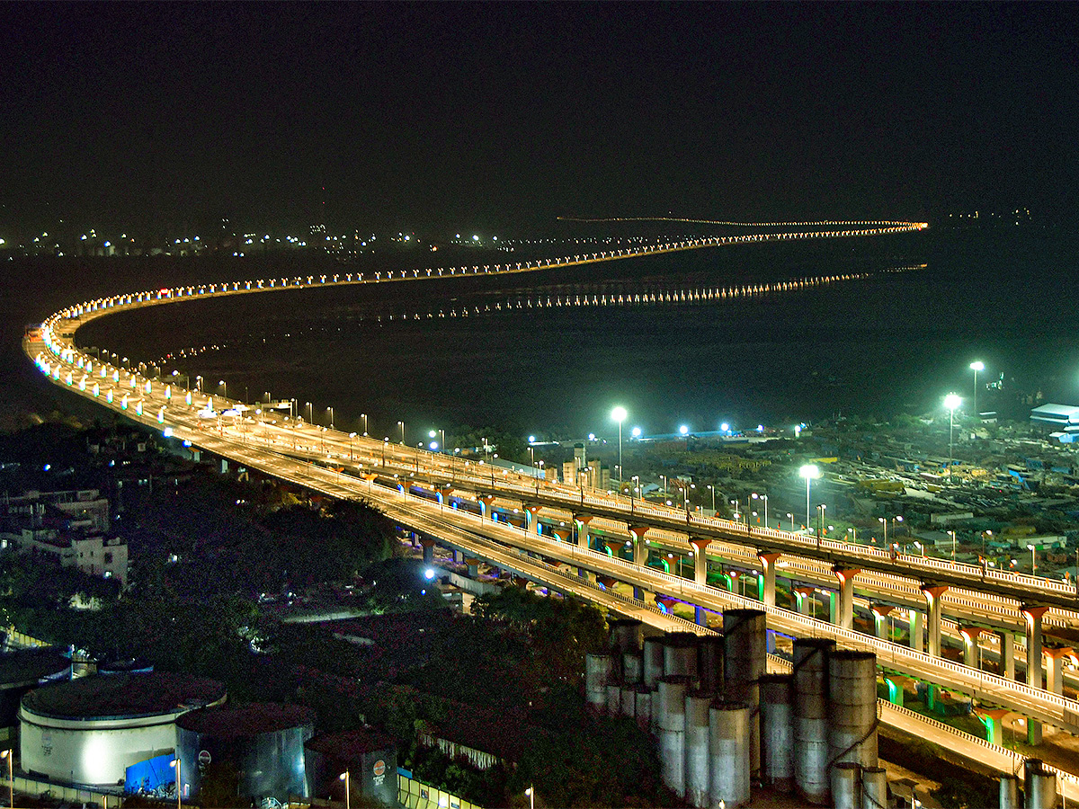 Narendra_20Modi_20at_20Atal_20Setu_20in_20mumbai-1.jpg 1