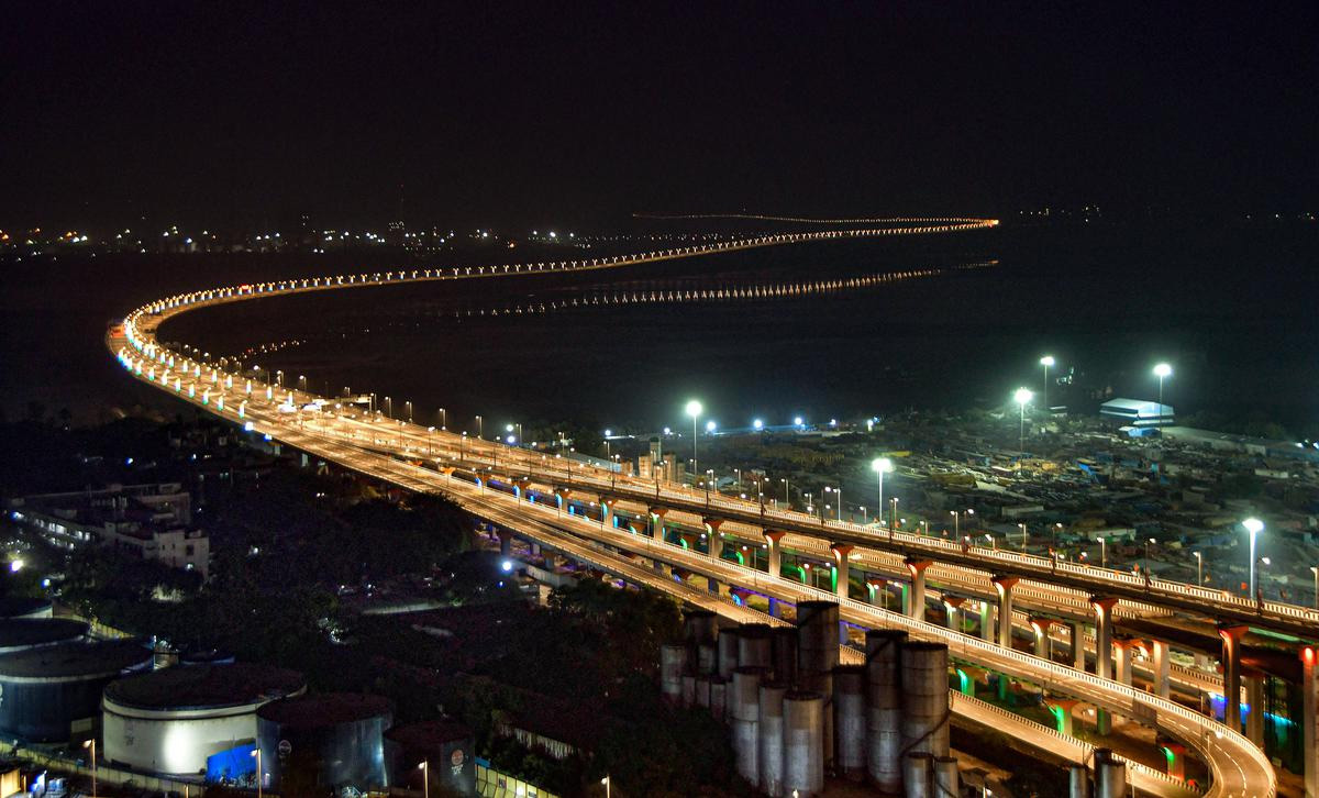 Narendra_20Modi_20at_20Atal_20Setu_20in_20mumbai-11.jpg 11