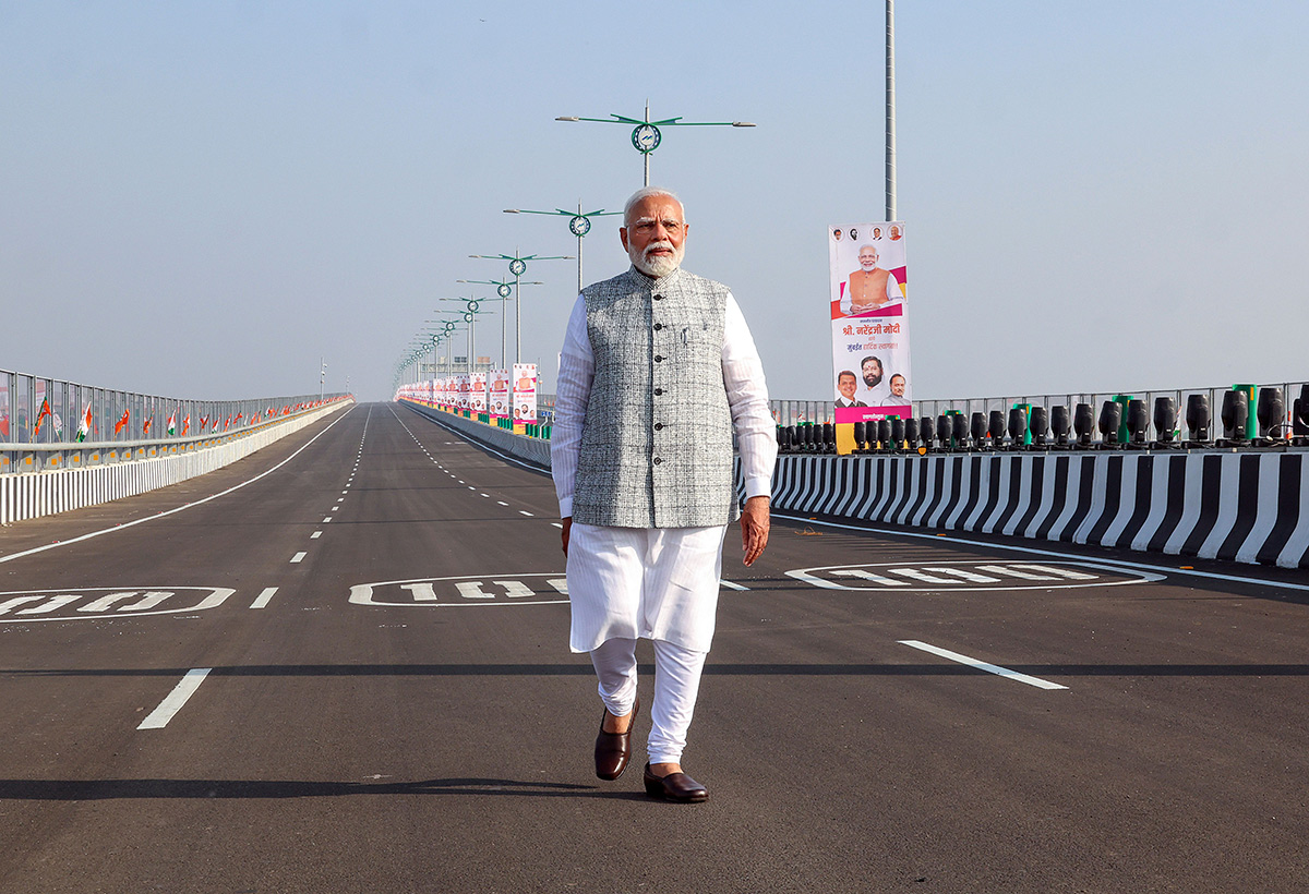 Narendra_20Modi_20at_20Atal_20Setu_20in_20mumbai-22.jpg 21