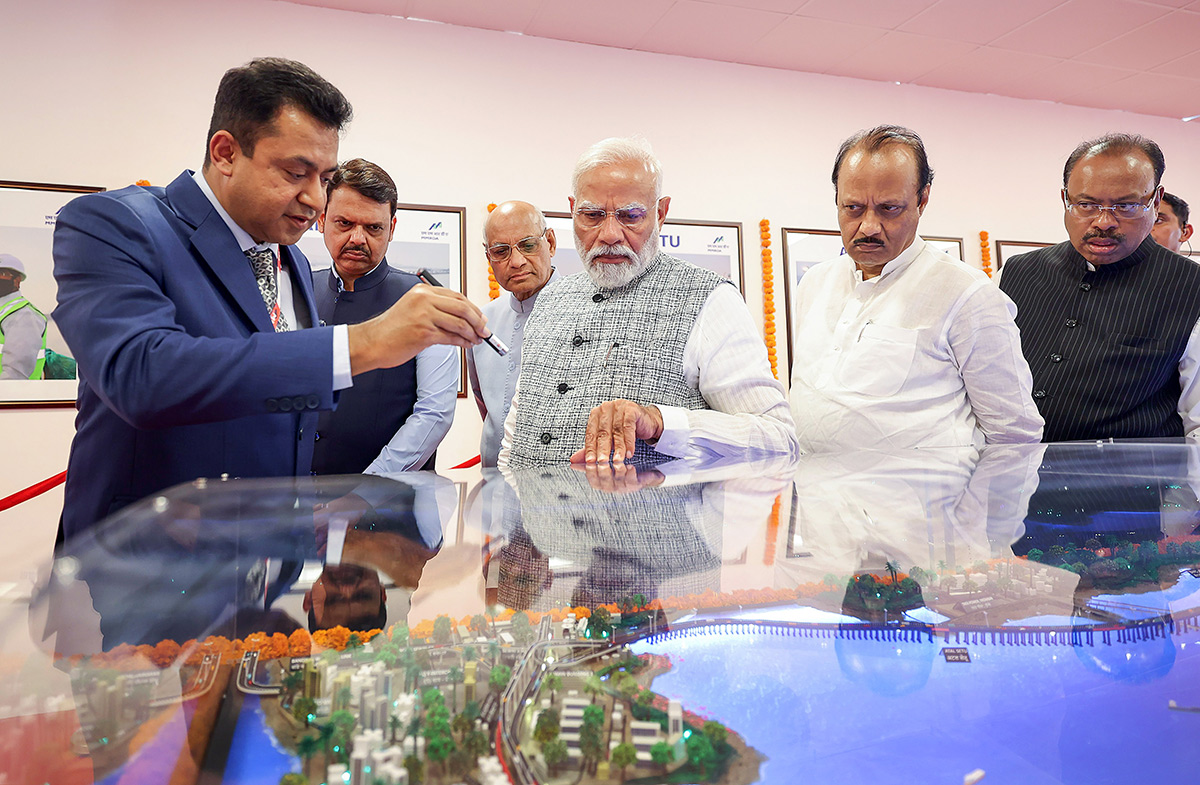 Narendra_20Modi_20at_20Atal_20Setu_20in_20mumbai-23.jpg 22
