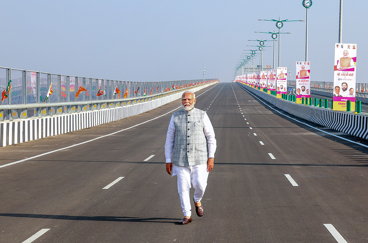 Narendra_20Modi_20at_20Atal_20Setu_20in_20mumbai-24.jpg 23