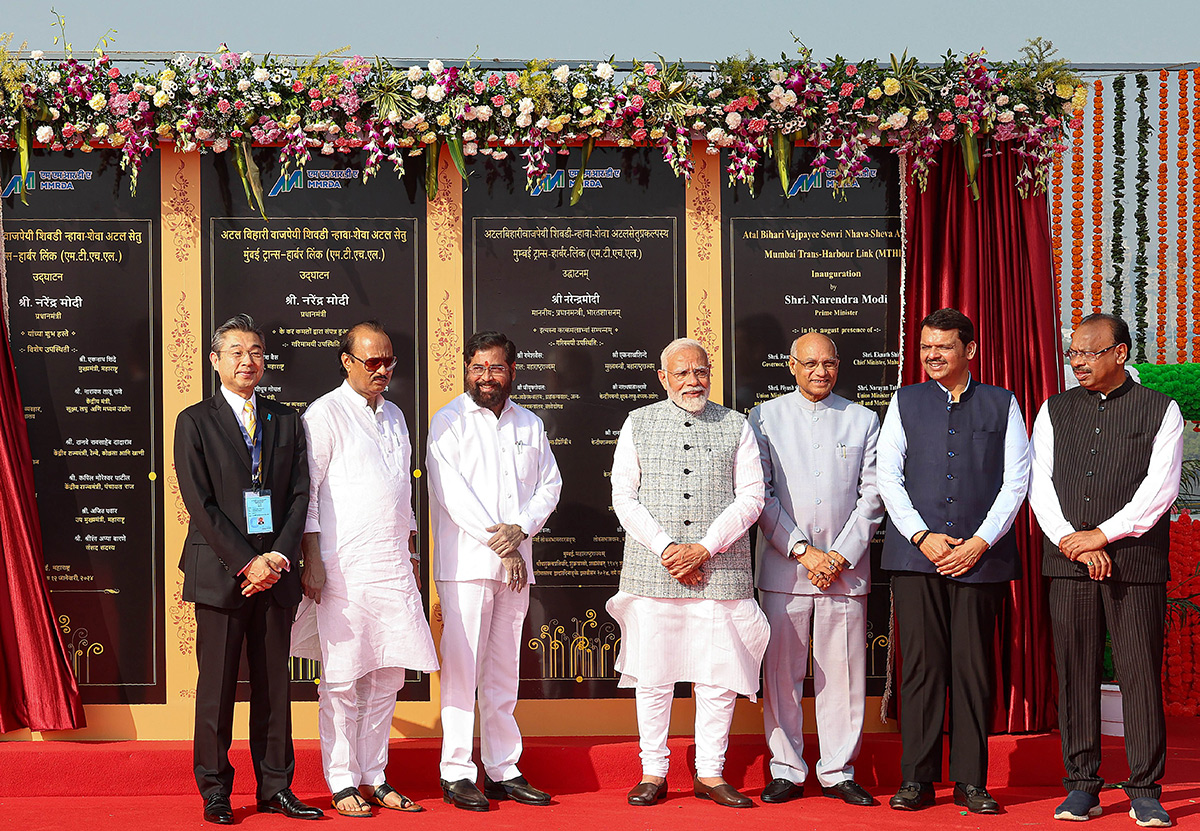 Narendra_20Modi_20at_20Atal_20Setu_20in_20mumbai-25.jpg 24