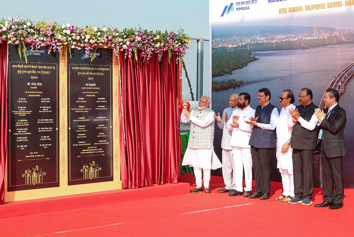Narendra_20Modi_20at_20Atal_20Setu_20in_20mumbai-26.jpg 25