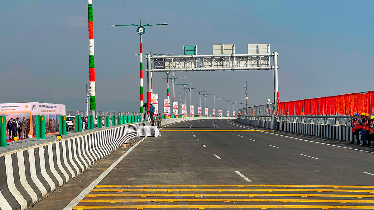 Narendra_20Modi_20at_20Atal_20Setu_20in_20mumbai-27.jpg 26