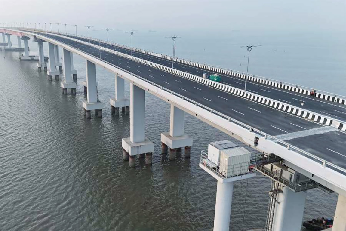 Narendra_20Modi_20at_20Atal_20Setu_20in_20mumbai-4.jpg 4