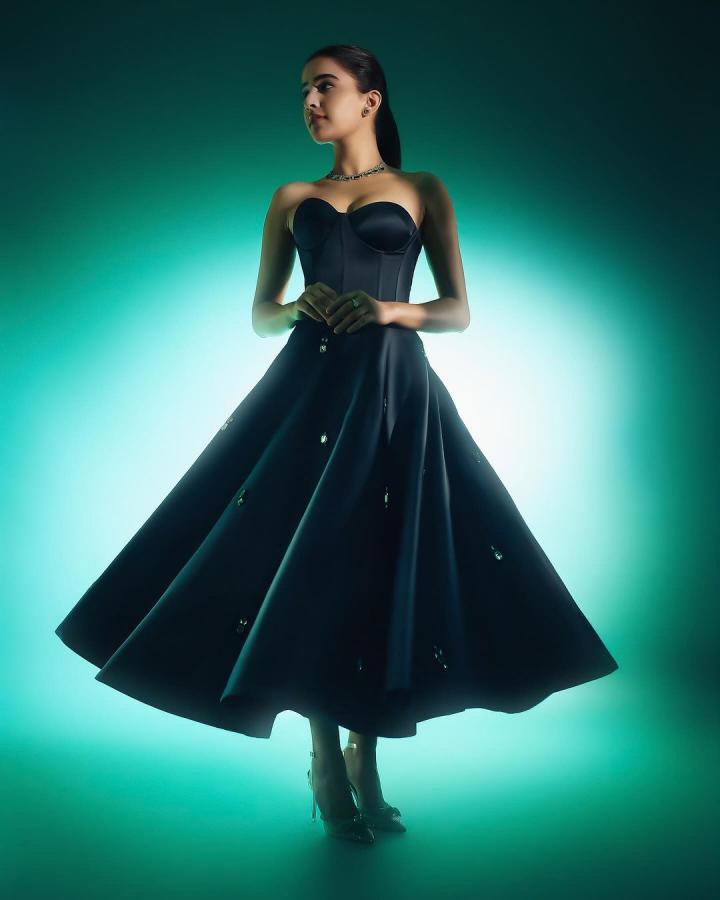 Rukshar-black-dress.jpg 3