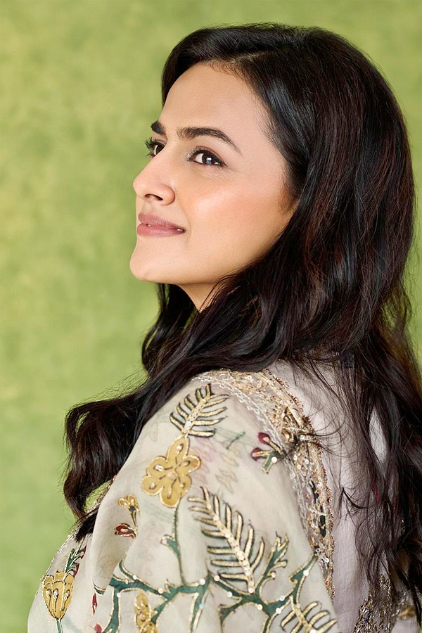 Shraddha_20Srinath_20Latest_20Photos_12.jpg 13