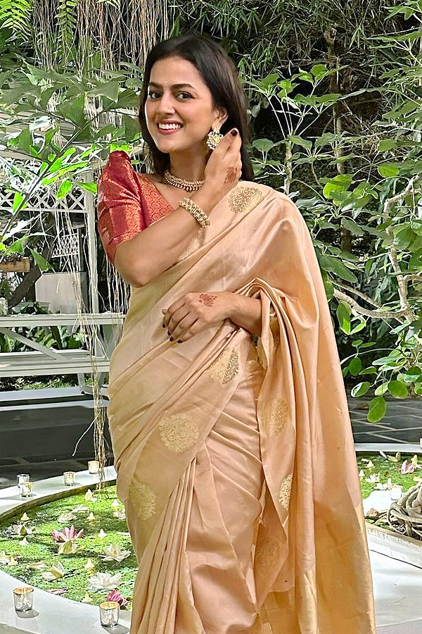 Shraddha_20Srinath_20Latest_20Photos_17.jpg 18