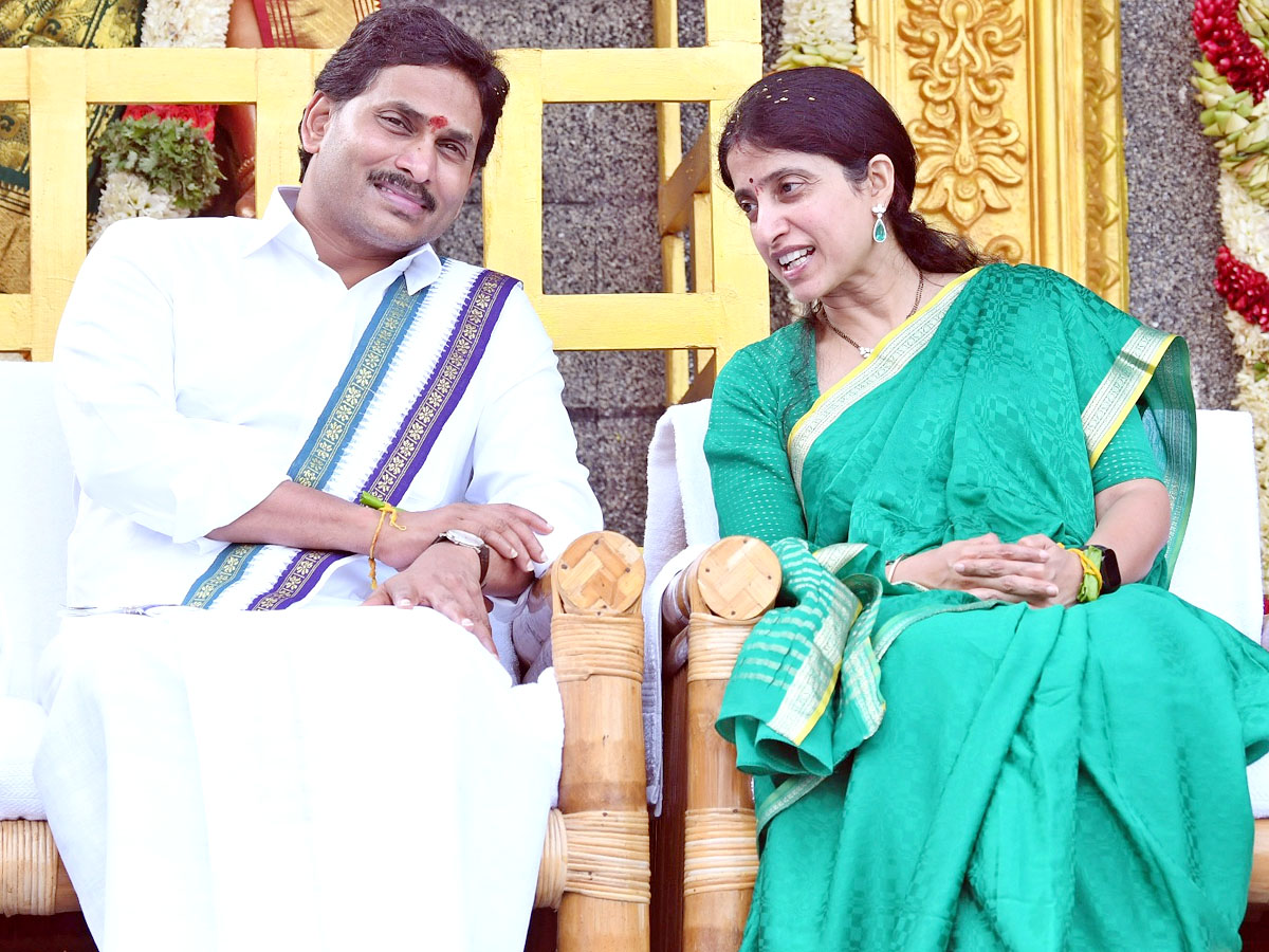 CM-YS-Jagan-Bhogi-Celebrations-01.jpg 7