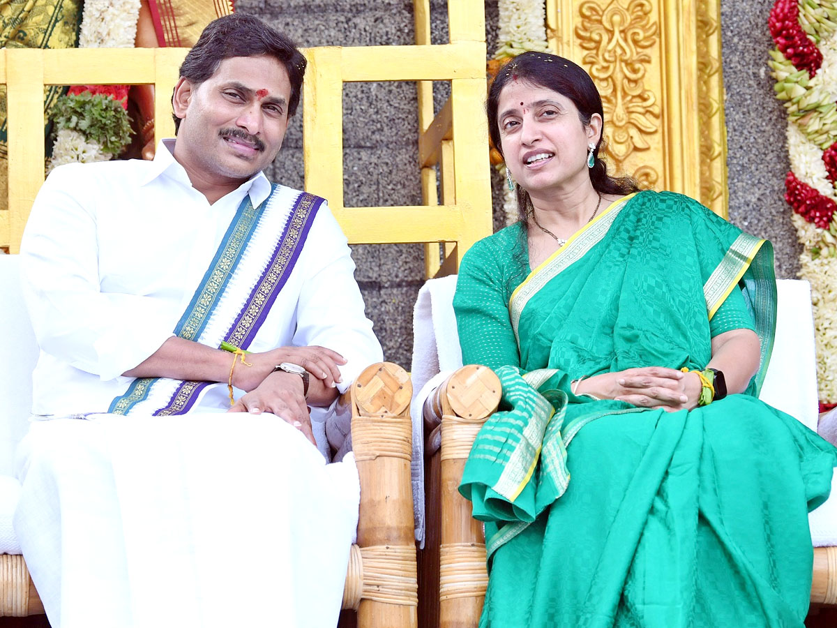 CM-YS-Jagan-Bhogi-Celebrations-02.jpg 9