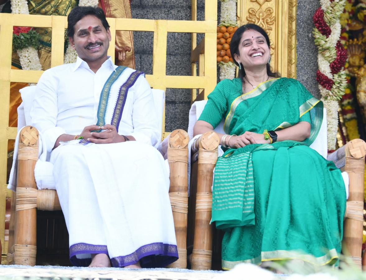 CM-YS-Jagan-Bhogi-Celebrations-03.jpeg 11