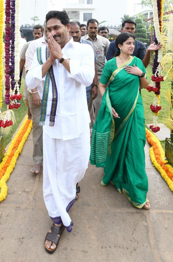 CM-YS-Jagan-Bhogi-Celebrations-06.jpeg 12