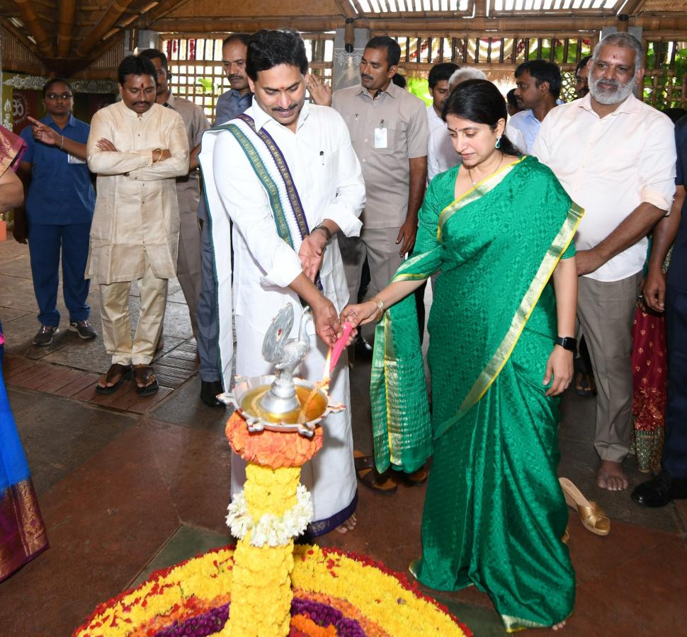 CM-YS-Jagan-Bhogi-Celebrations-07.jpeg 14