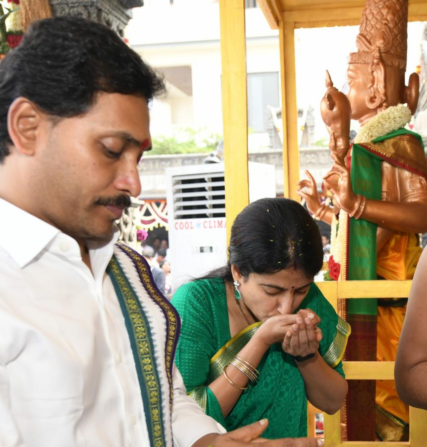 CM-YS-Jagan-Bhogi-Celebrations-10.jpeg 18