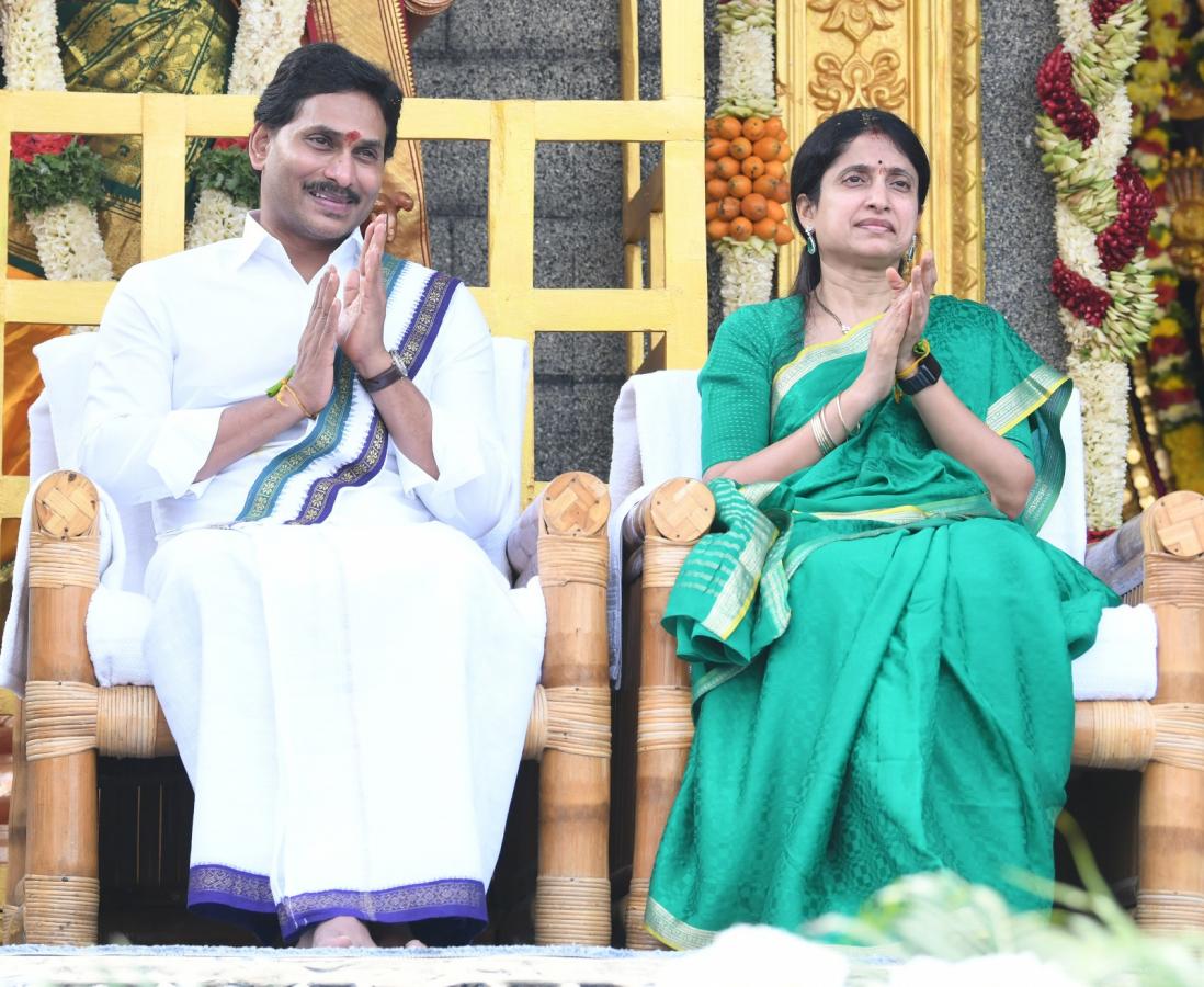 CM-YS-Jagan-Bhogi-Celebrations-12.jpeg 13