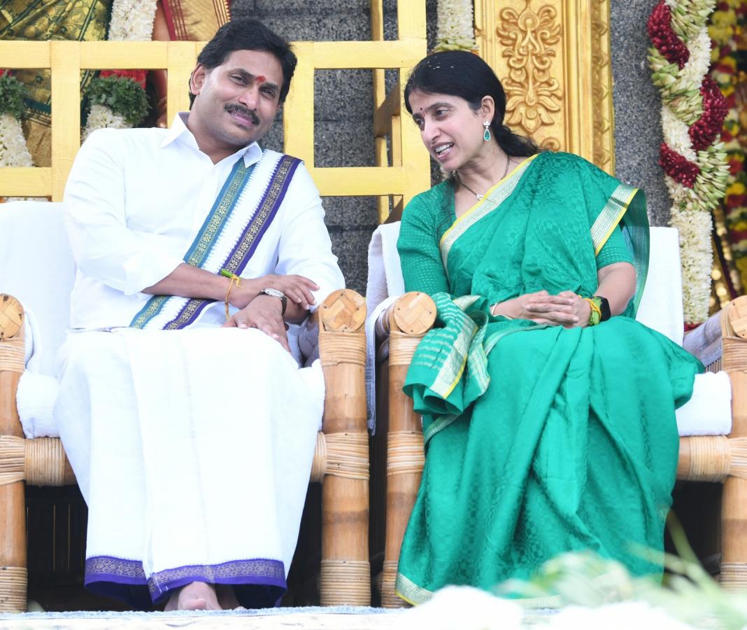 CM-YS-Jagan-Bhogi-Celebrations-13.jpeg 16