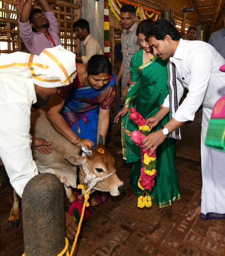 CM-YS-Jagan-Bhogi-Celebrations-17.jpeg 23