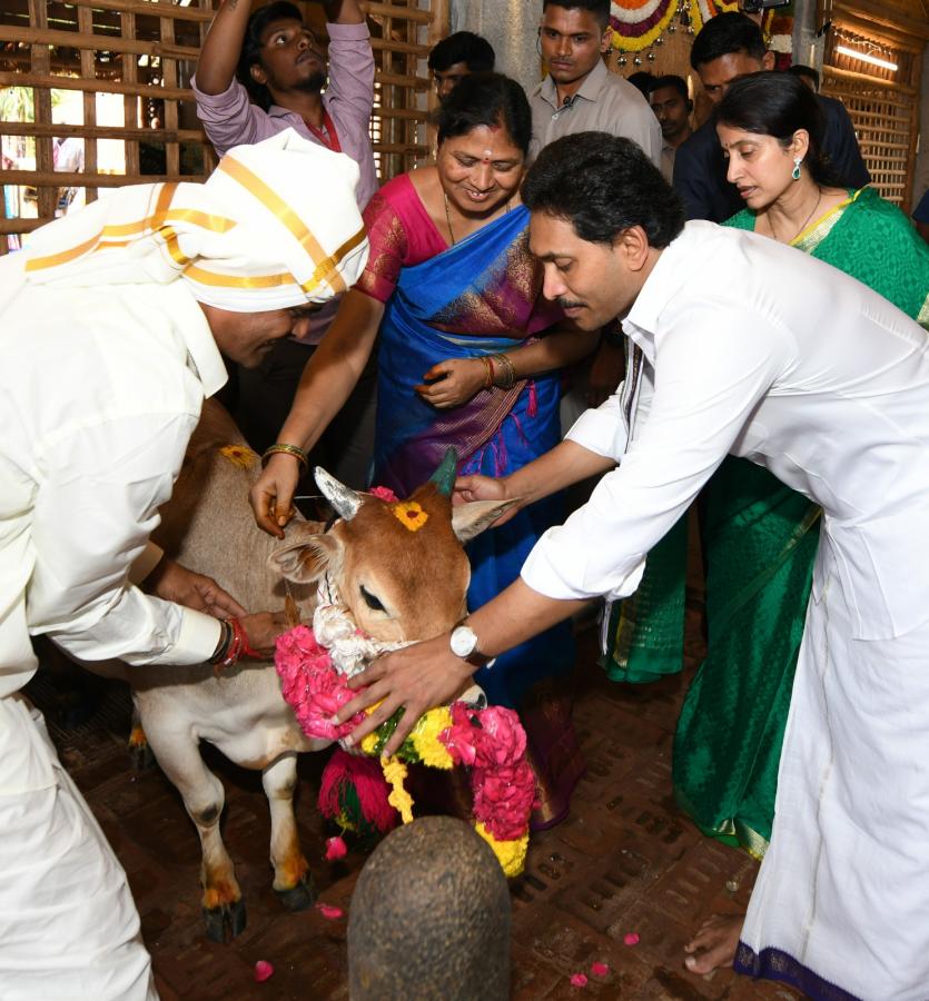CM-YS-Jagan-Bhogi-Celebrations-19.jpeg 25