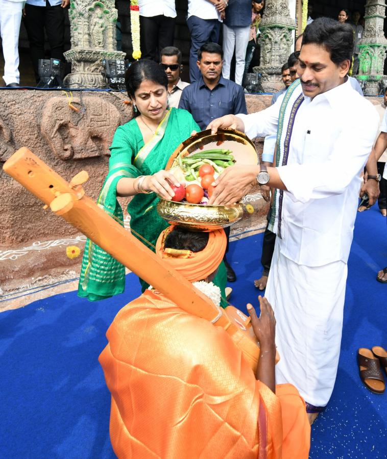 CM-YS-Jagan-Bhogi-Celebrations-23.jpeg 29