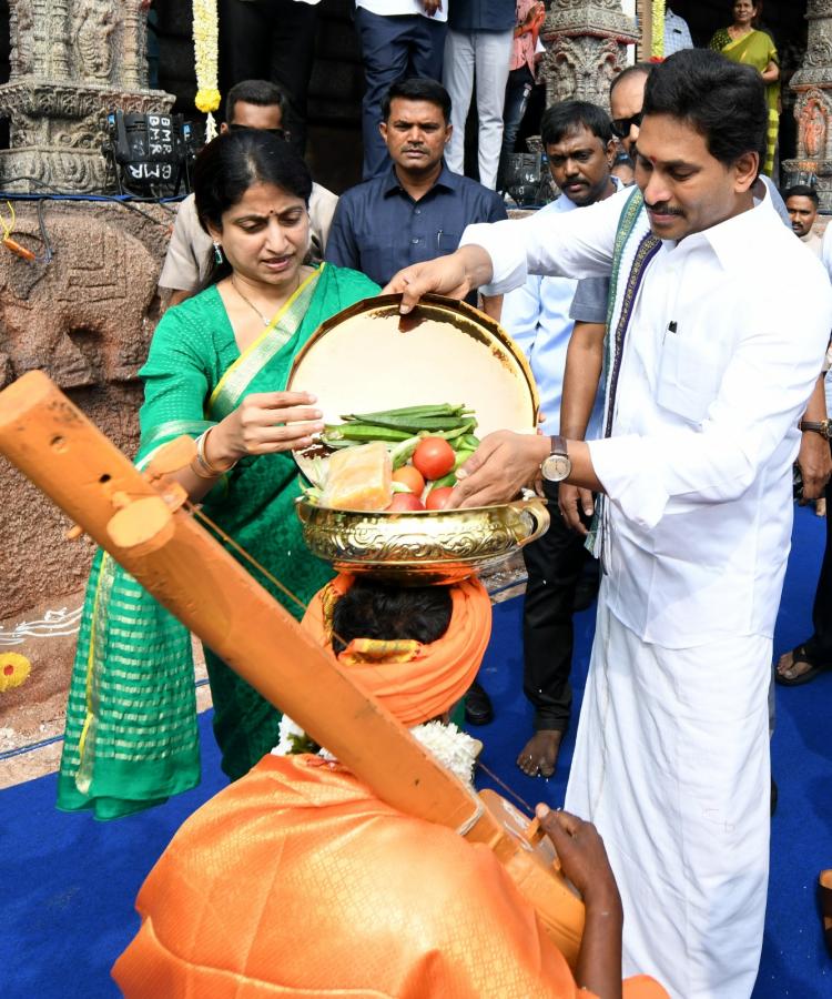 CM-YS-Jagan-Bhogi-Celebrations-25.jpeg 31