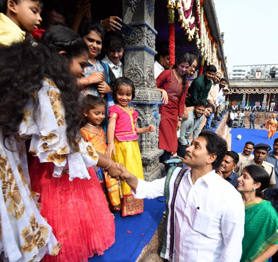CM-YS-Jagan-Bhogi-Celebrations-26.jpeg 32