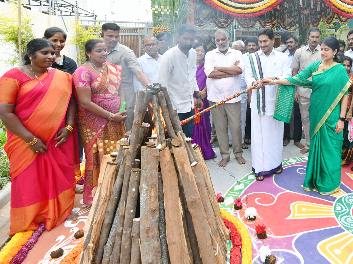 CM_20YS_20Jagan_20and_20YS_20Bharati_20Bhogi_20Celebrations_20Photos_6.jpg 6