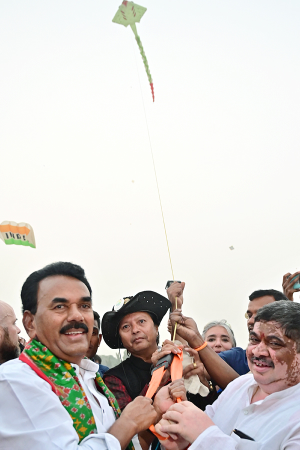 International_20Kite_20Festival_20At_20Parade_20Grounds_20At_20Hyderabad_20Photos_10.jpg 11