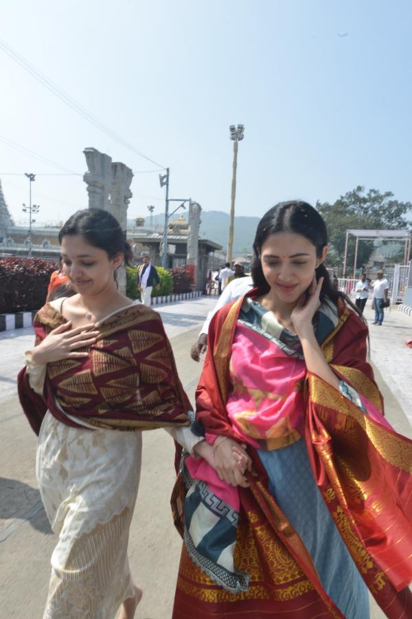 NehaShetty-14.jpeg 14