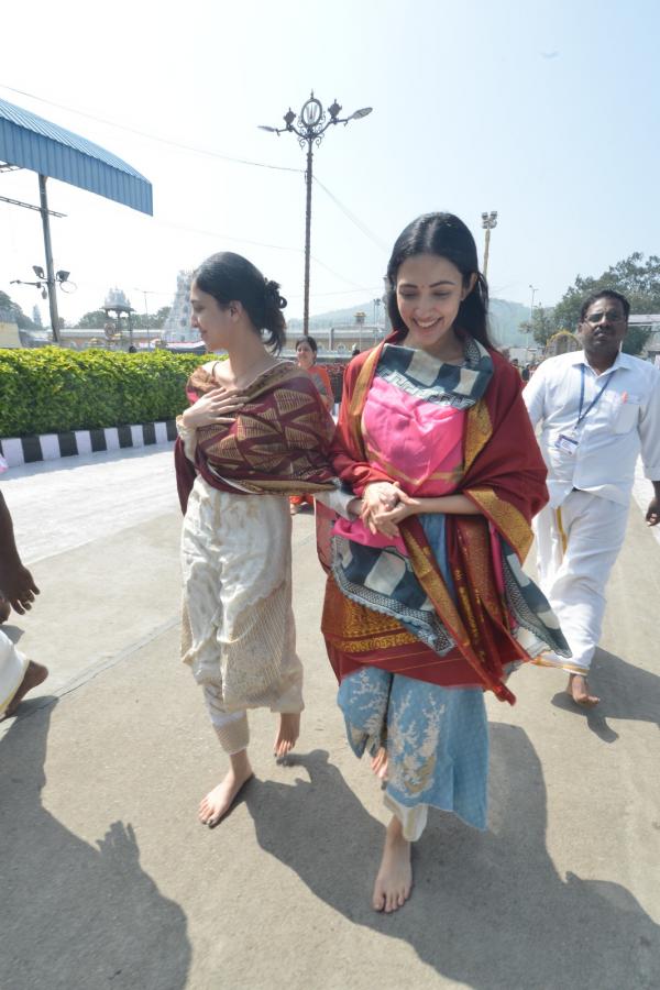 NehaShetty-17.jpeg 17