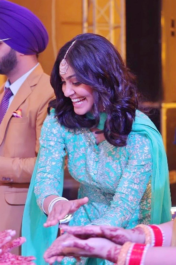 Cold_20In_20India_20But_20Indian_20Women_20Cricketer_20Harleen_20Deol_20After_20Meeting_20MS_20Dhoni_20Photos_4.jpg 4