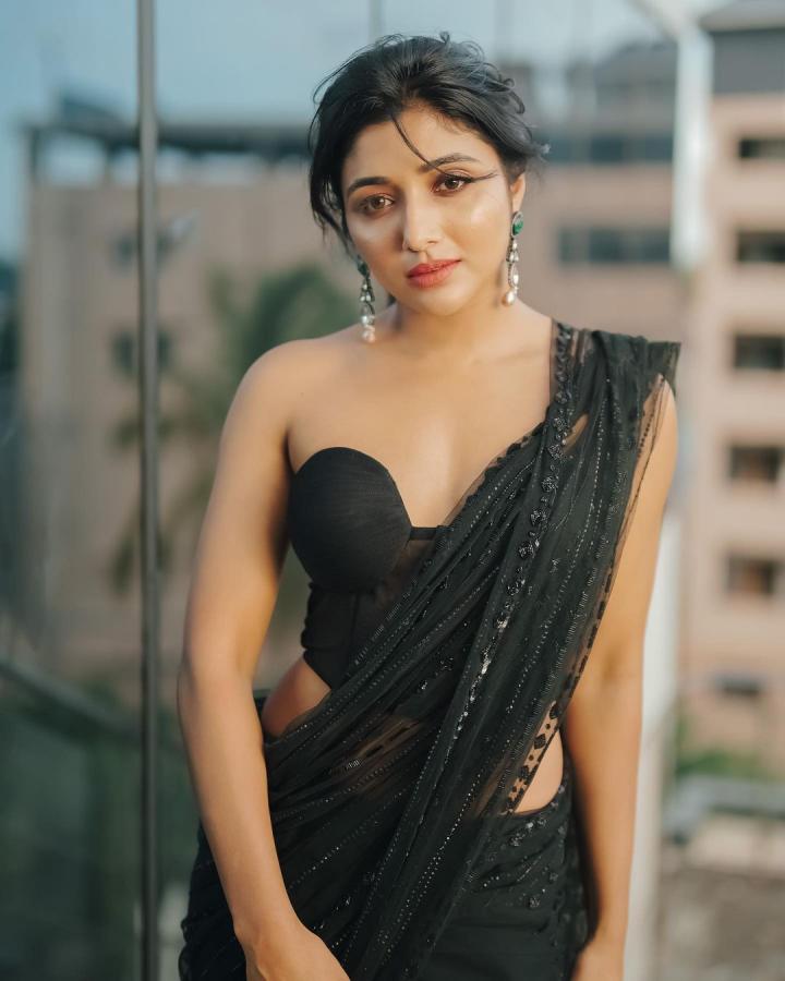Mirna-Menon-with-nagarjuna.jpg 4