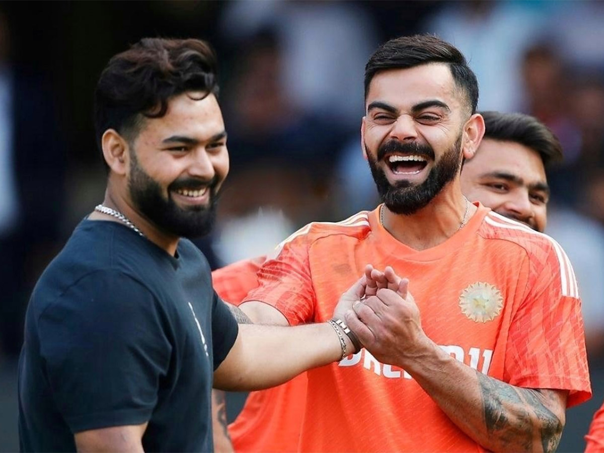 Rishabh_20Pant_20meets_20India_20teammates_20in_20Bengaluru-7.jpg 7
