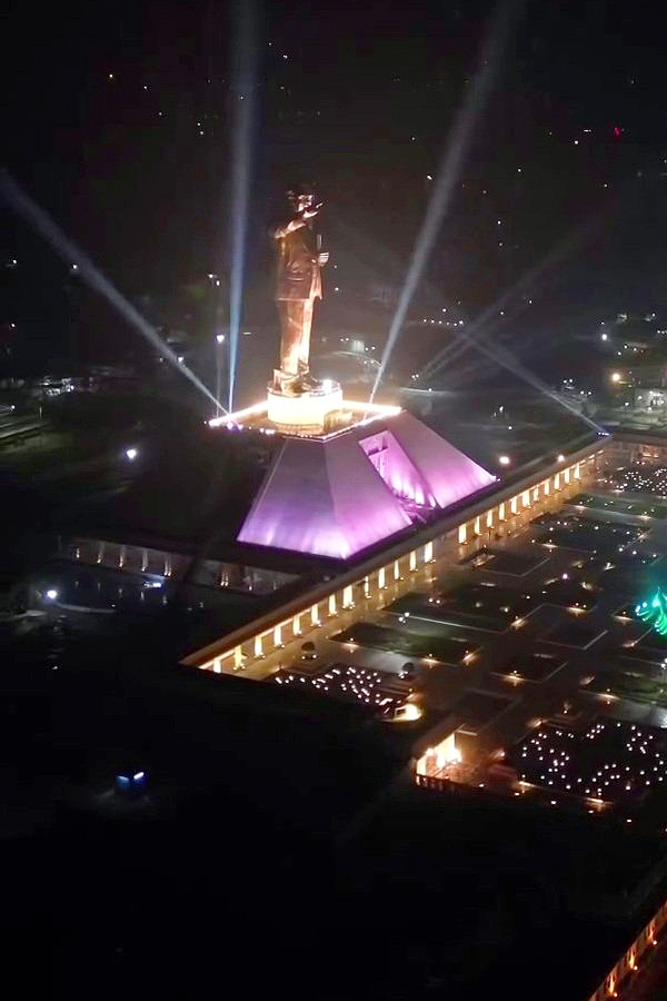 Vijayawada_20Ambedkar_20Statue_202.jpg 9