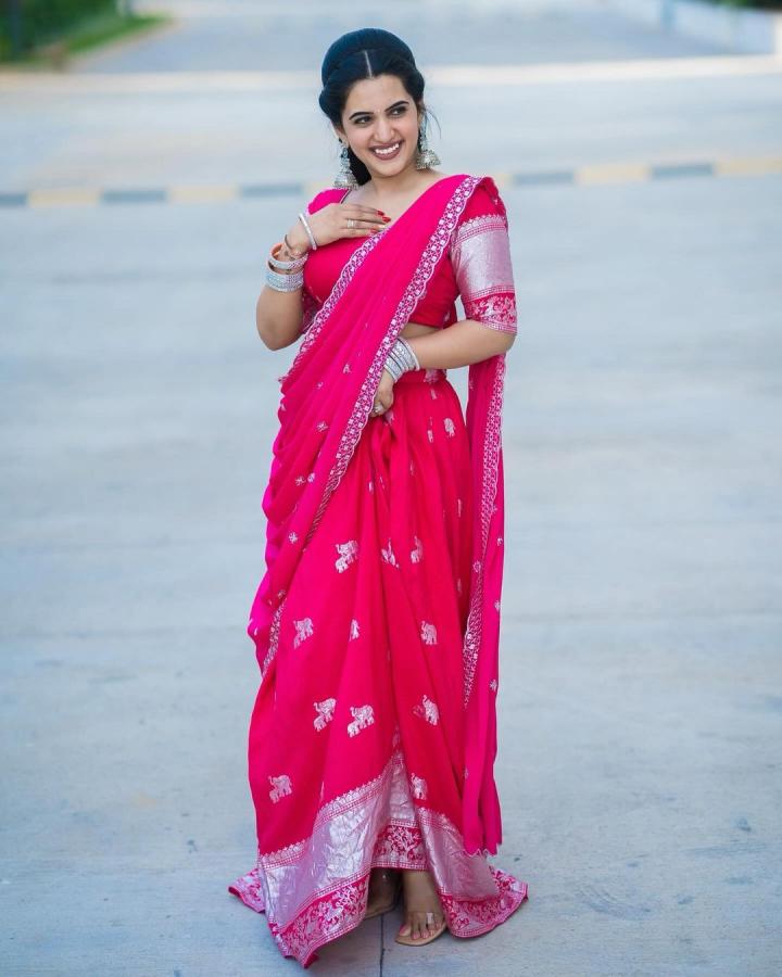 sravanthi-pics-3.jpg 15