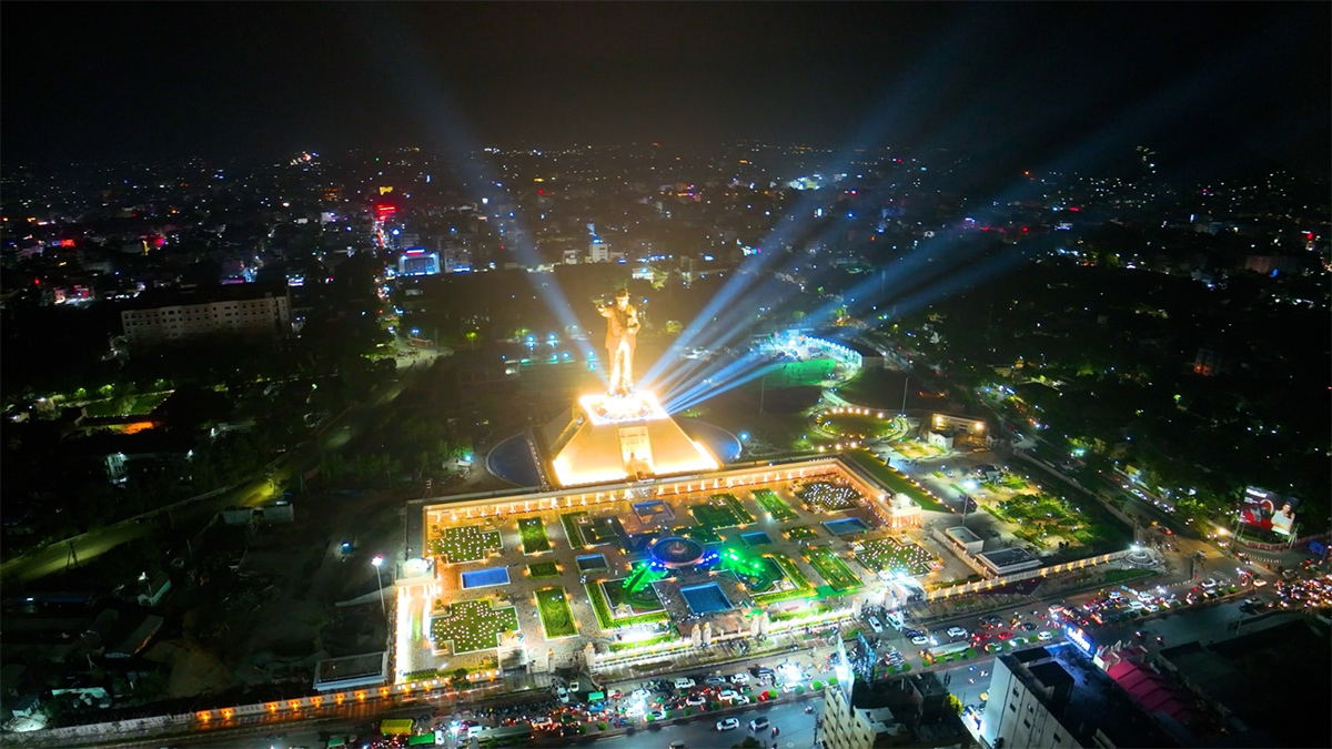 ambedkar_20statue_20at_20vijayawada-4.jpg 4