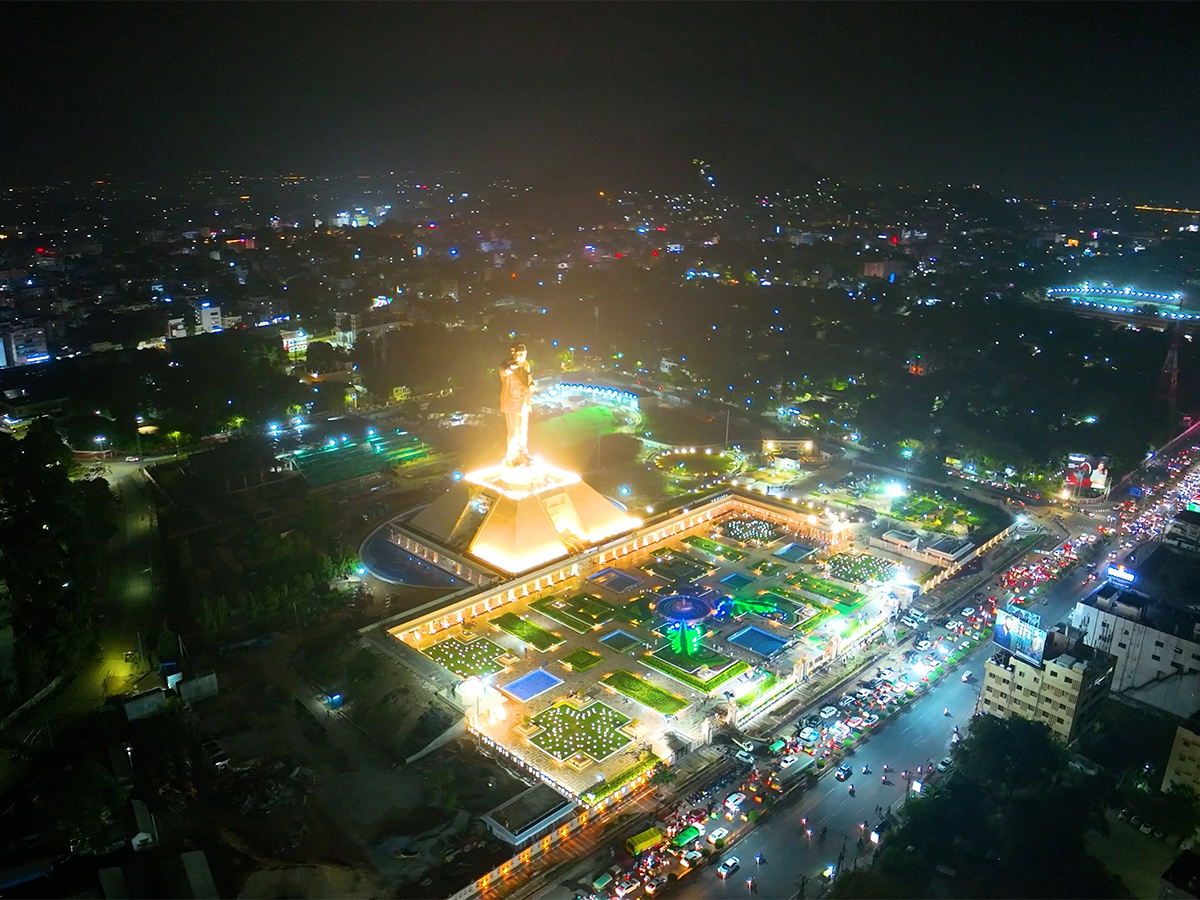 ambedkar_20statue_20at_20vijayawada-6.jpg 6