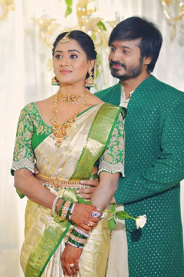 Actress_20keerthi_20bhat_20and_20husband_20Vijay_20Karthik_20Photos_12.jpg 12