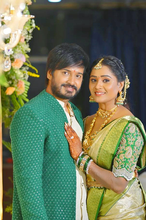 Actress_20keerthi_20bhat_20and_20husband_20Vijay_20Karthik_20Photos_13.jpg 13